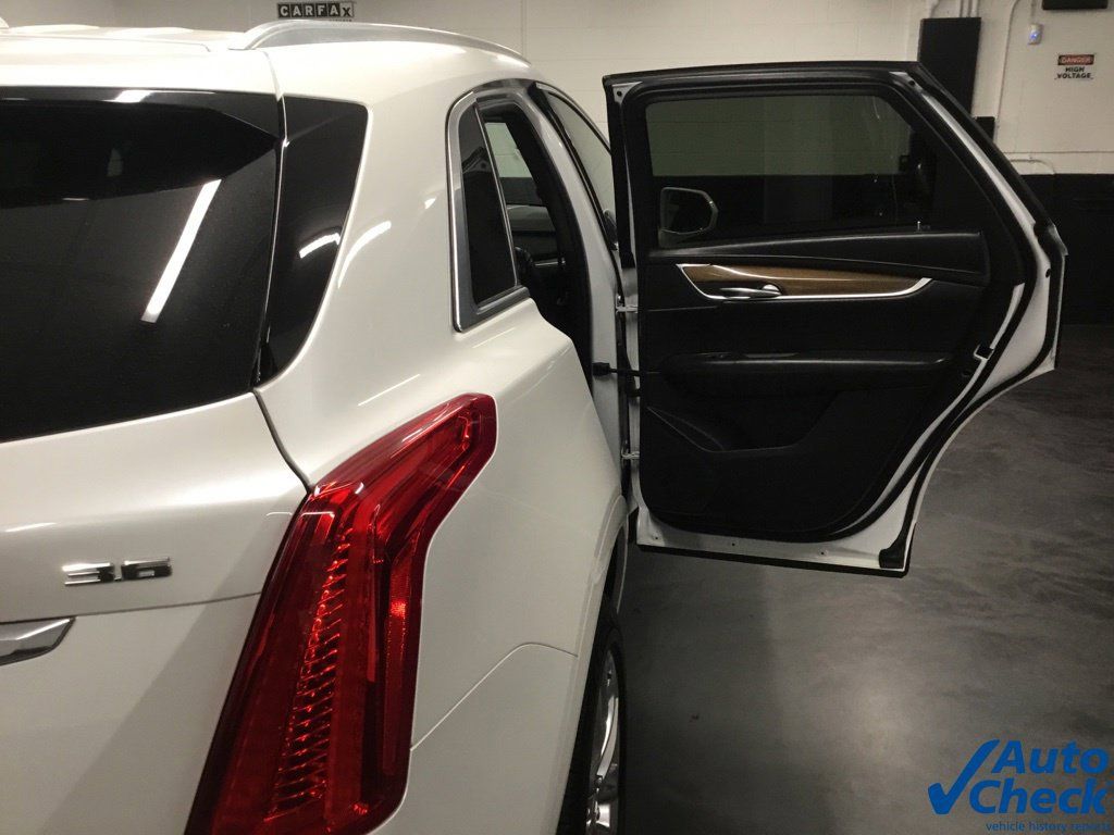 Used 2017 Cadillac XT5 Platinum w/ Driver Assist Package AWD/4WD image 33