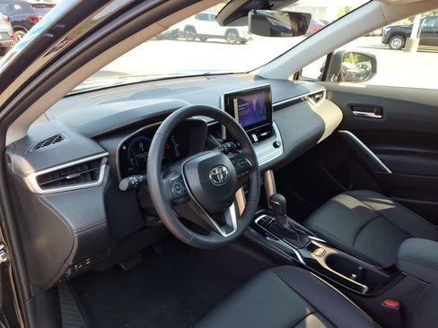 Used 2025 Toyota Corolla Cross XLE w/ Convenience Package AWD/4WD image 12