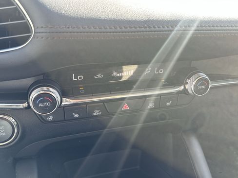 Used 2022 MAZDA MAZDA3 s image 17