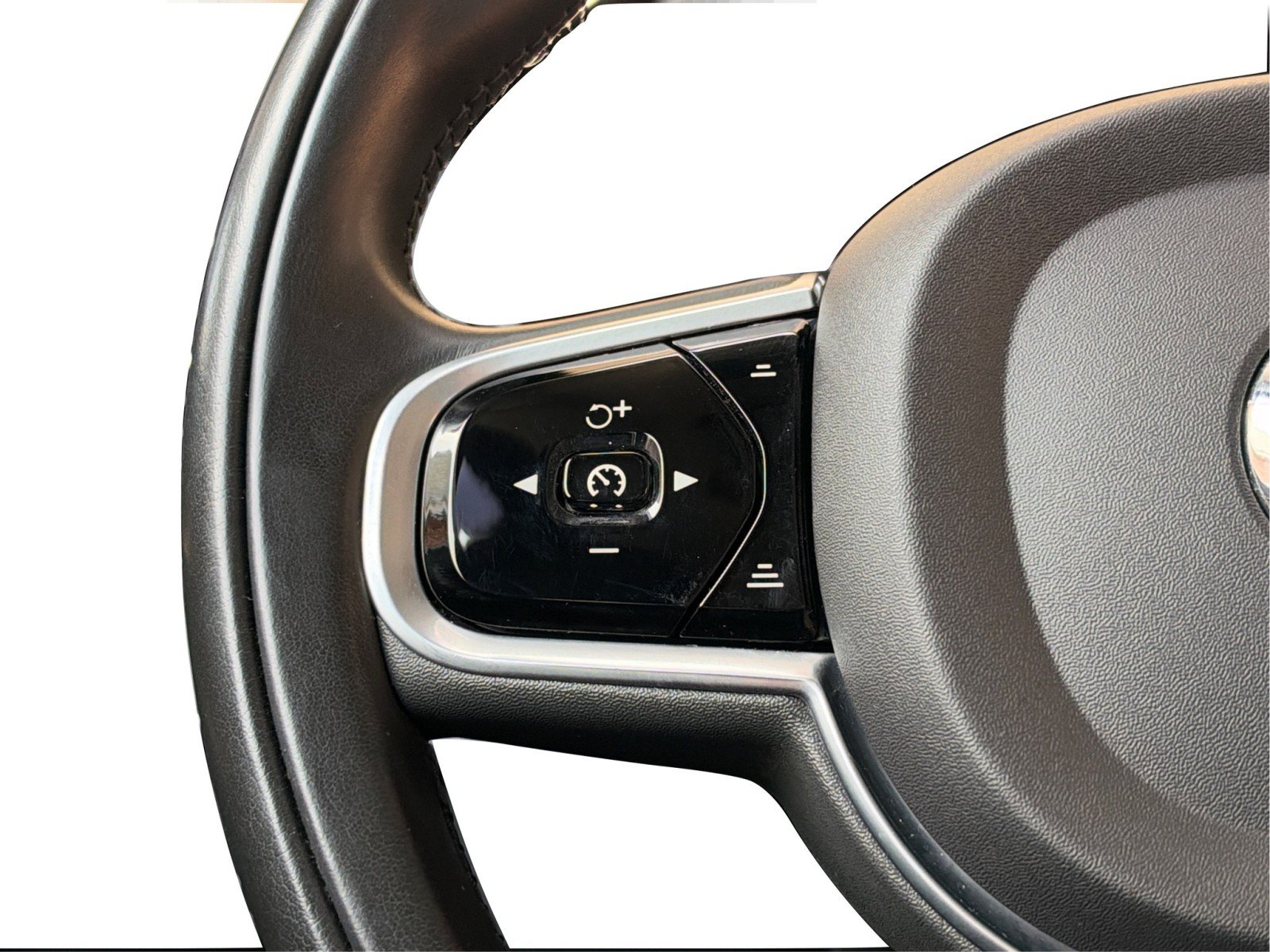 Used 2020 Volvo XC90 T6 Momentum w/ Protection Package Premier AWD/4WD image 18