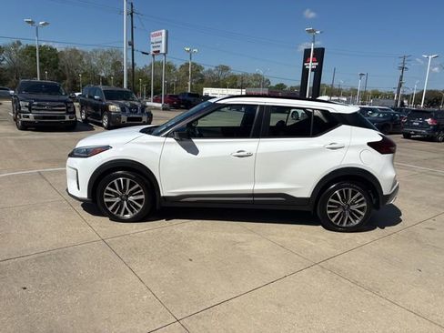 Used 2023 Nissan Kicks SR image 4