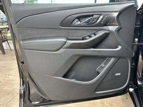 Used 2023 Chevrolet Traverse High Country image 16