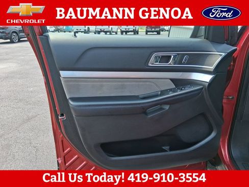 Used 2017 Ford Explorer XLT w/ Equipment Group 202A AWD/4WD image 11