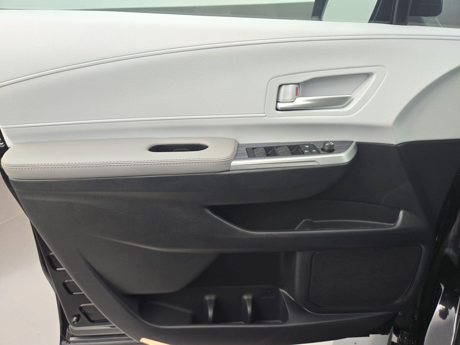 New 2026 Toyota Sienna XLE FWD image 17