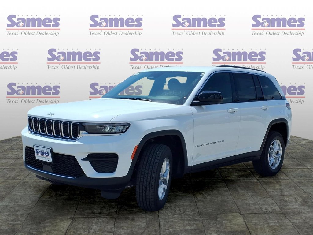 New 2026 Jeep Grand Cherokee Laredo AWD/4WD image 3