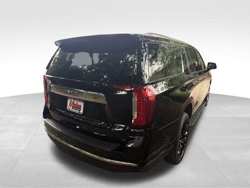Used 2023 GMC Yukon XL SLT w/ SLT Premium Package AWD/4WD image 4