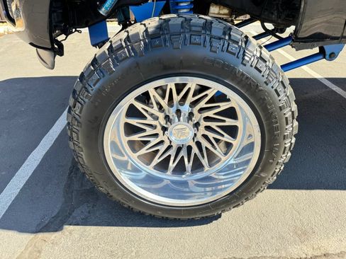 Used 2015 Ford F250 Platinum w/ FX4 Off-Road Package AWD/4WD image 9