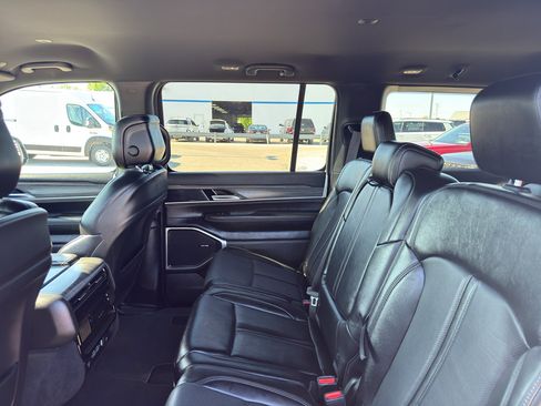 Used 2024 Jeep Wagoneer Series II w/ Flexible Seating Group AWD/4WD image 33