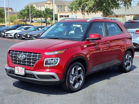 Certified 2025 Hyundai Venue Limited FWD image 1