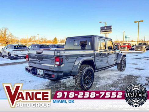 Used 2021 Jeep Gladiator Sport image 7