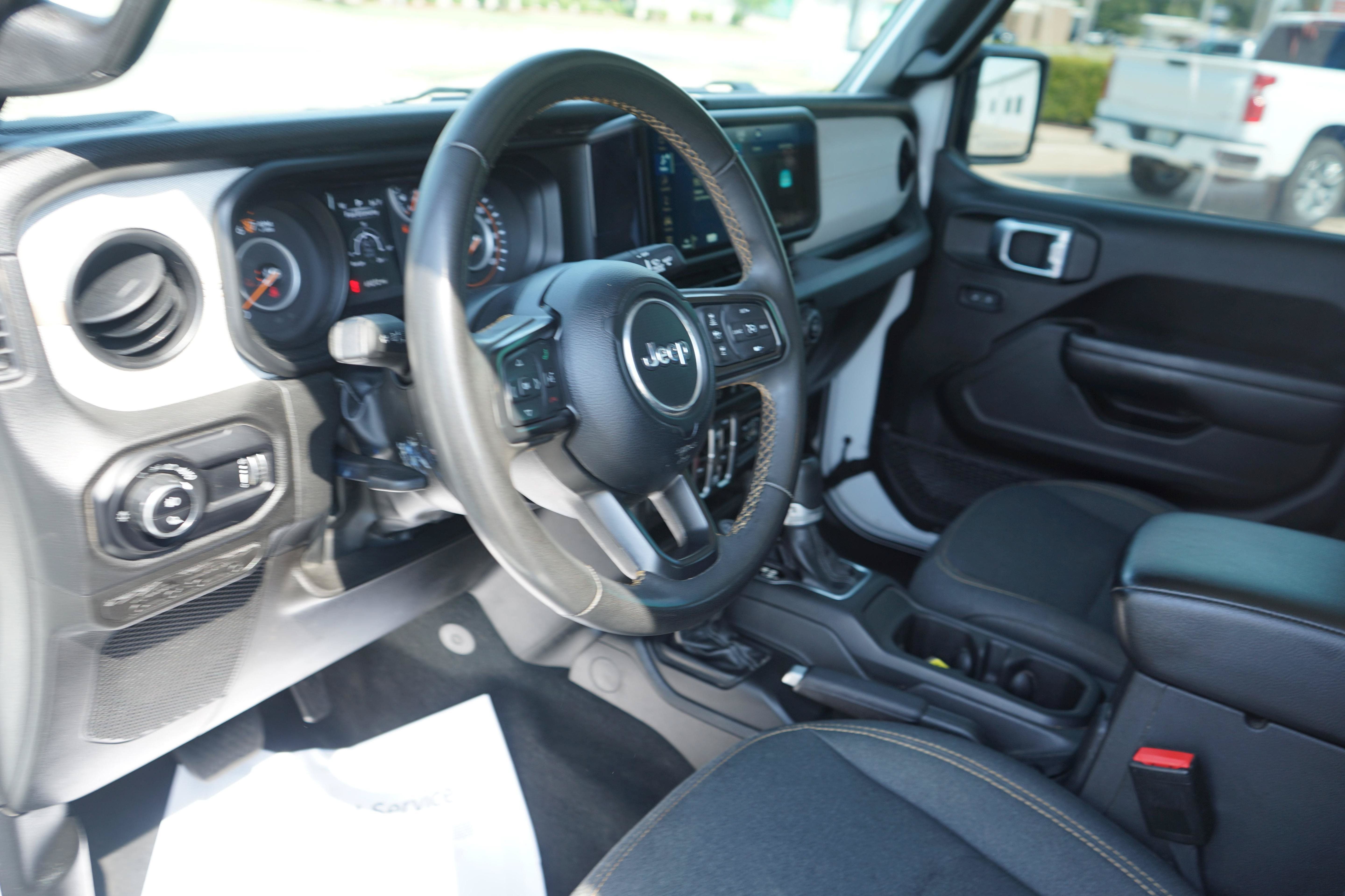 Used 2025 Jeep Gladiator Sport AWD/4WD image 10