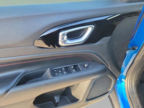 Used 2023 Jeep Compass Trailhawk image 6