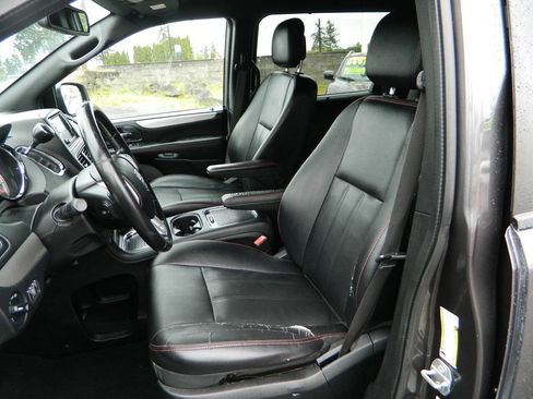 Used 2019 Dodge Grand Caravan GT FWD image 12