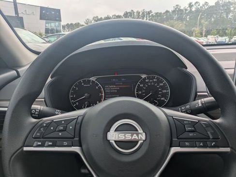 Used 2024 Nissan Altima 2.5 SV FWD image 25