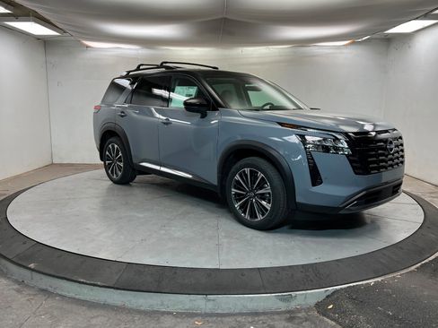 New 2026 Nissan Pathfinder Platinum image 7