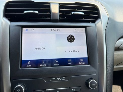 Used 2020 Ford Fusion SE AWD/4WD image 19