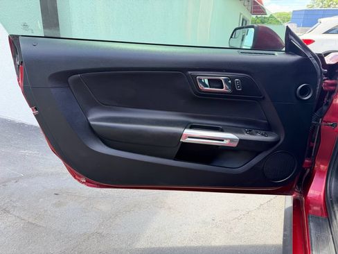 Used 2017 Ford Mustang Coupe RWD image 19