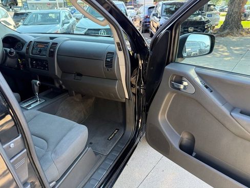 Used 2009 Nissan Frontier SE w/ Power Pkg RWD image 15