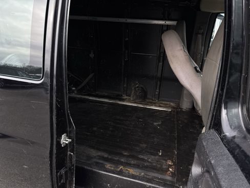 Used 2015 Chevrolet Express 2500 image 18