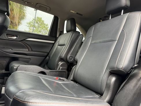 Used 2017 Toyota Highlander XLE FWD image 24