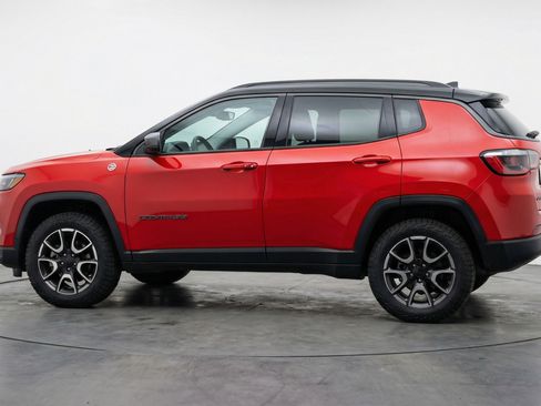 Used 2025 Jeep Compass Trailhawk AWD/4WD image 5