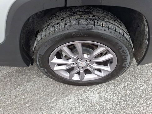 Used 2022 GMC Terrain SLT image 29