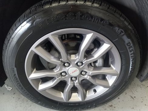 Used 2024 GMC Terrain SLT FWD image 4