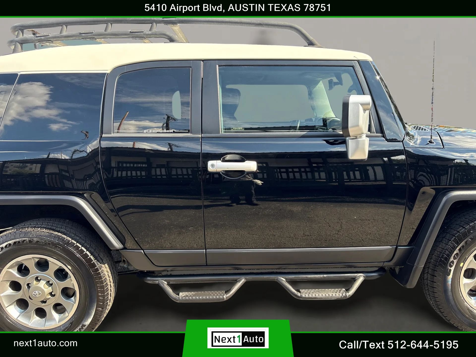 Used 2011 Toyota FJ Cruiser 2WD w/ Upgrade Pkg image 5