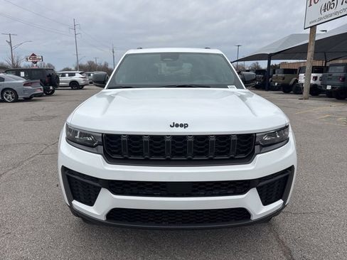 New 2026 Jeep Grand Cherokee Altitude image 2