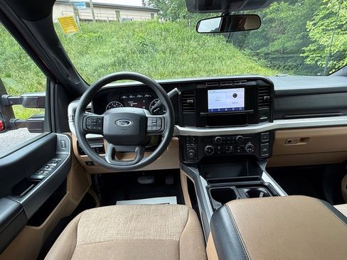 Used 2024 Ford F250 XLT AWD/4WD image 11