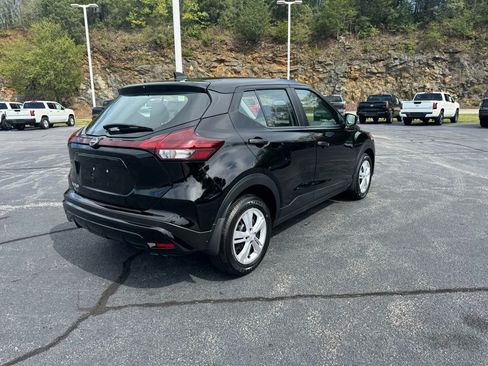 New 2025 Nissan Kicks Play S FWD image 7