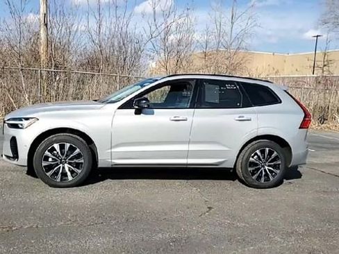 Used 2025 Volvo XC60 B5 Plus image 5