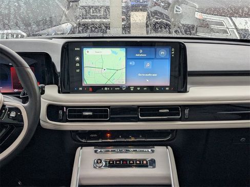 Used 2025 Lincoln Aviator Reserve w/ Equipment Group 201A image 19