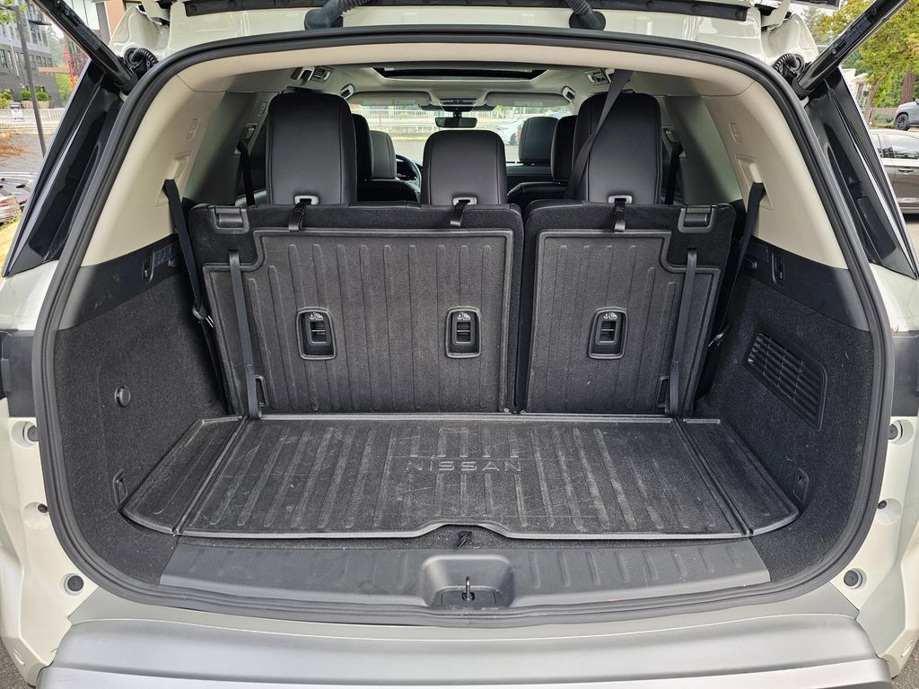 Used 2024 Nissan Pathfinder Platinum AWD/4WD image 25