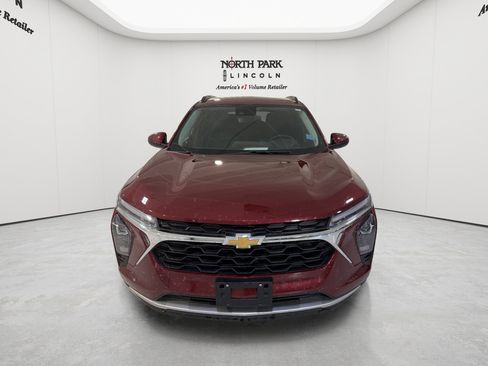Used 2025 Chevrolet Trax LT w/ Driver Confidence Package FWD image 8