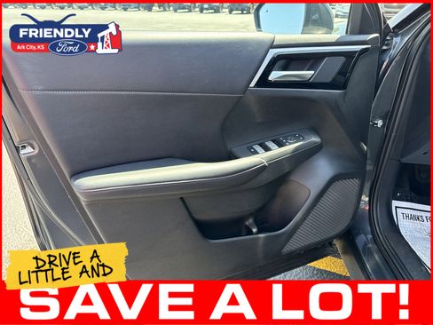 Used 2024 Mitsubishi Outlander SE FWD image 11