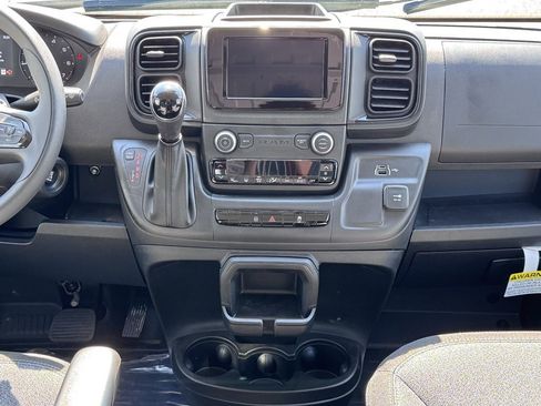 Used 2025 RAM ProMaster 2500 w/ Convenience Group image 16