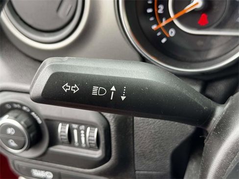 Used 2021 Jeep Gladiator Sport image 12