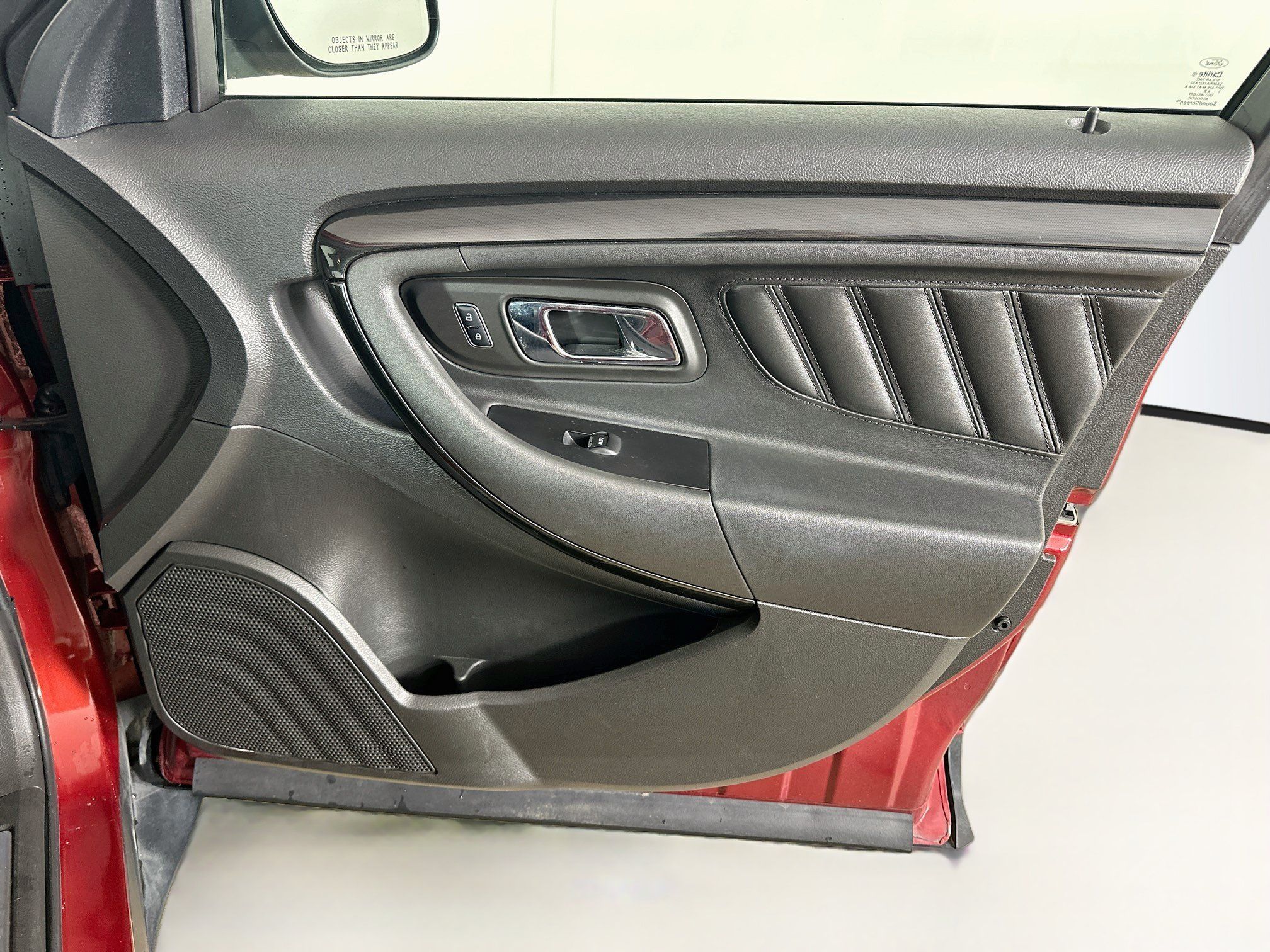 Used 2018 Ford Taurus SHO AWD/4WD image 32