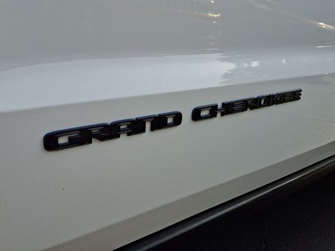 Certified 2019 Jeep Grand Cherokee Laredo AWD/4WD image 29