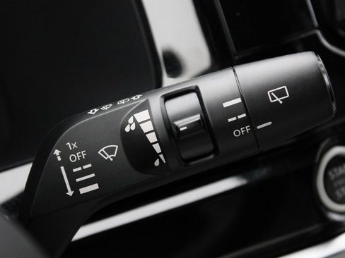 Certified 2024 Nissan Pathfinder SL image 37