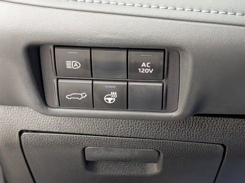 Used 2023 Toyota Highlander Limited image 24