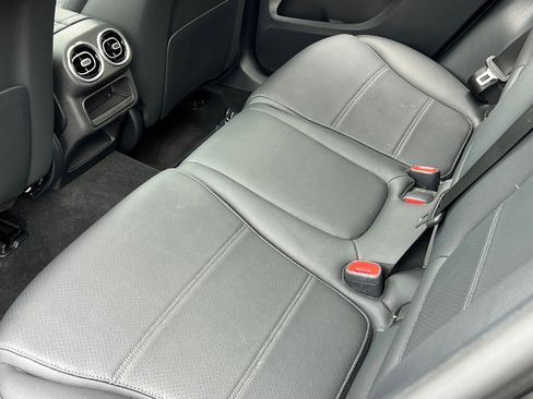 Used 2025 Mercedes-Benz GLC 300 4MATIC image 27