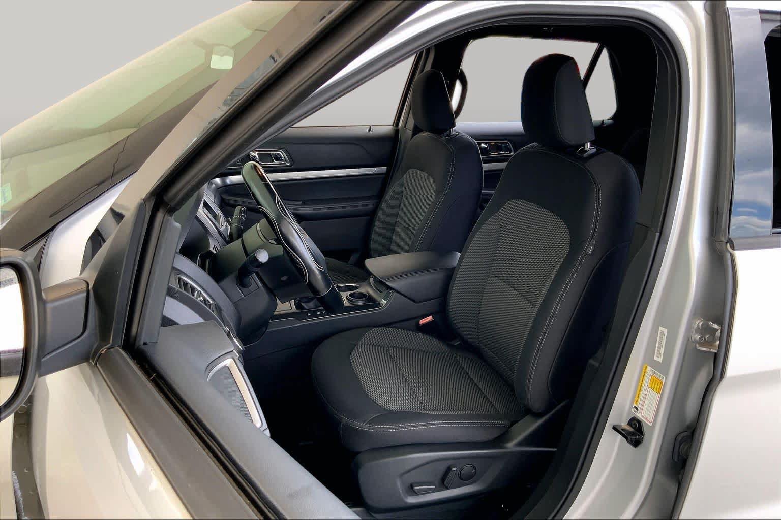 Used 2019 Ford Explorer XLT FWD image 8