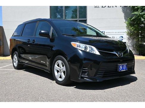 Used 2020 Toyota Sienna LE image 3