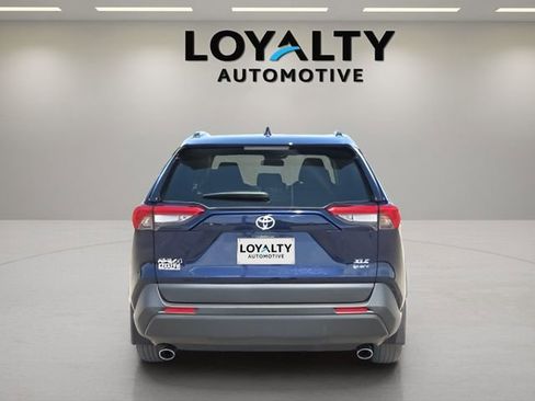 Used 2025 Toyota RAV4 XLE w/ Convenience Package image 4