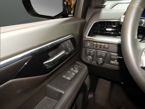 Used 2025 Chevrolet Suburban RST w/ RST Capability Package AWD/4WD image 15