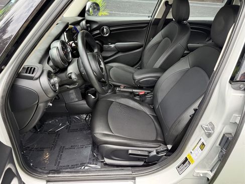 Used 2018 MINI Cooper 4-Door Hardtop FWD image 13