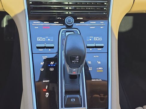 Used 2018 Porsche Panamera 4S image 20