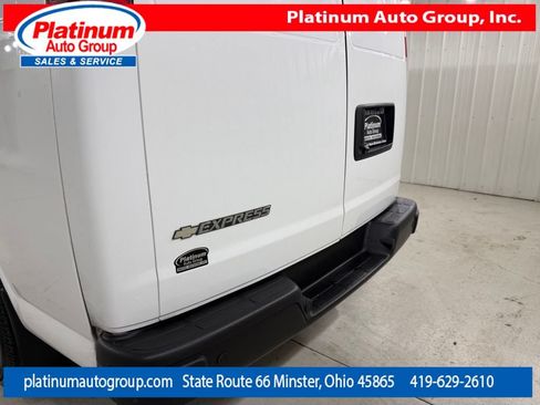 Used 2018 Chevrolet Express 3500 Extended w/ Driver Convenience Package RWD image 46
